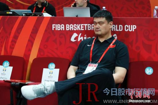特写：坐上替补席的姚明是中国男篮的关键先生？