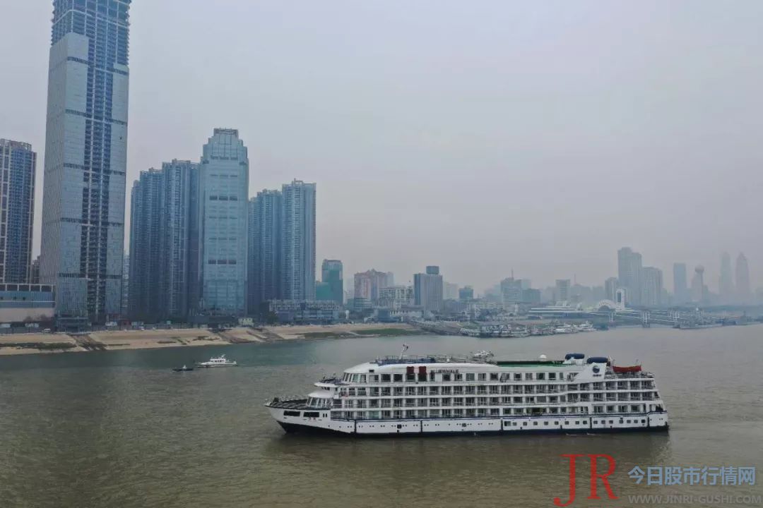 武汉紧急征用7艘游轮，为医疗队提供1469张床位