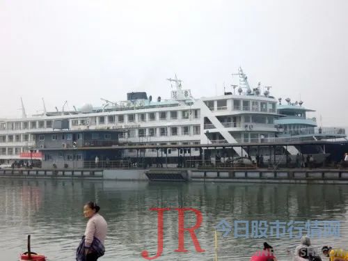 武汉紧急征用7艘游轮，为医疗队提供1469张床位