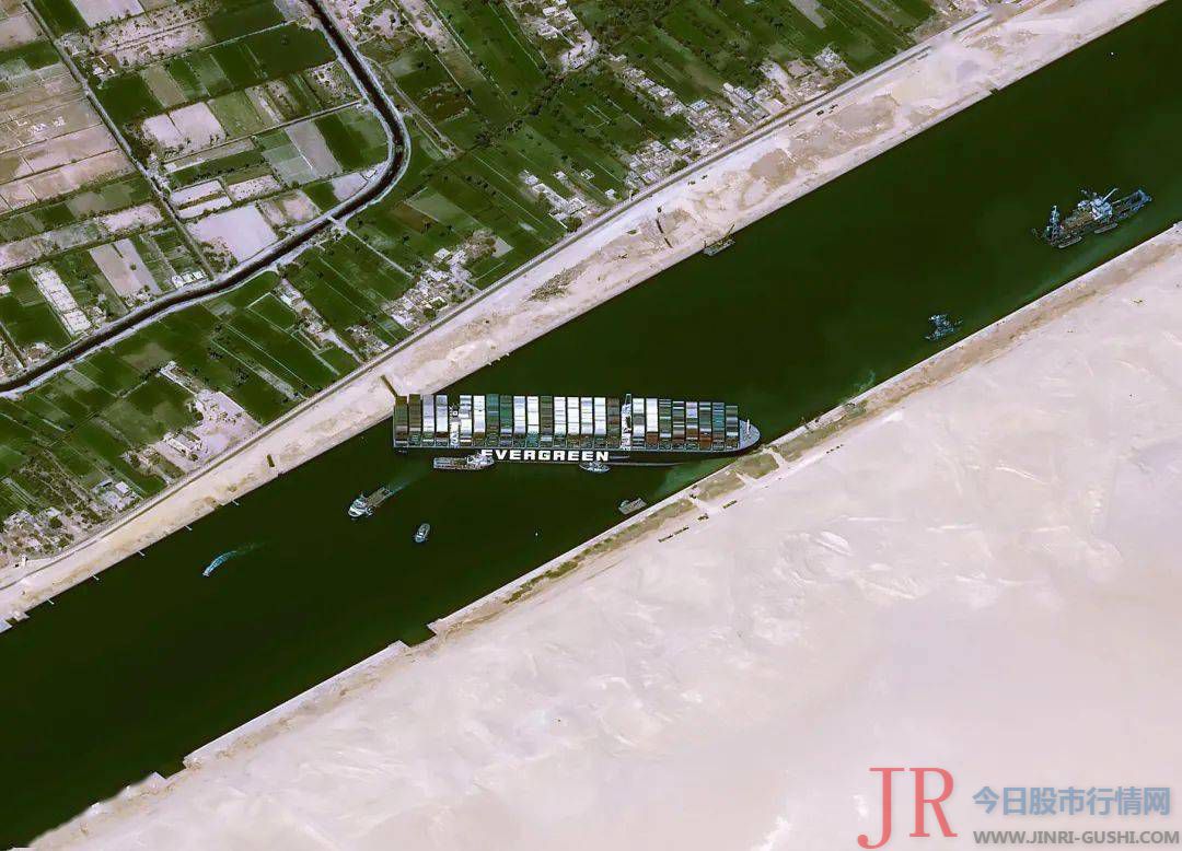 被困苏伊士运河的“长赐号”重型货轮终于脱困